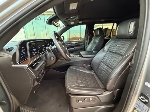 Used 2023 Cadillac Escalade Sport Platinum w/ LPO, ONYX Package AWD/4WD image 9