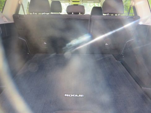 Used 2023 Nissan Rogue S image 10