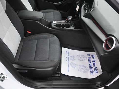 Certified 2025 Chevrolet Trax RS w/ Sunroof Package FWD image 29