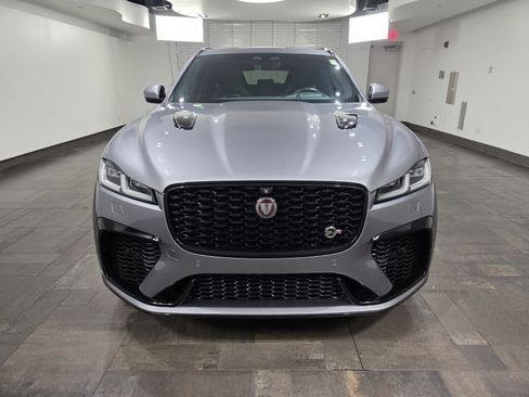 Used 2023 Jaguar F-PACE SVR image 3