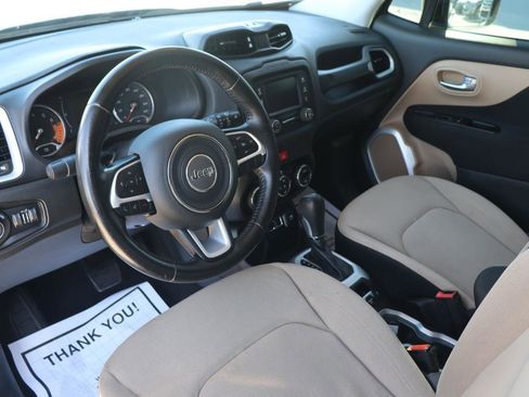 Used 2017 Jeep Renegade Latitude w/ Popular Equipment Group image 28