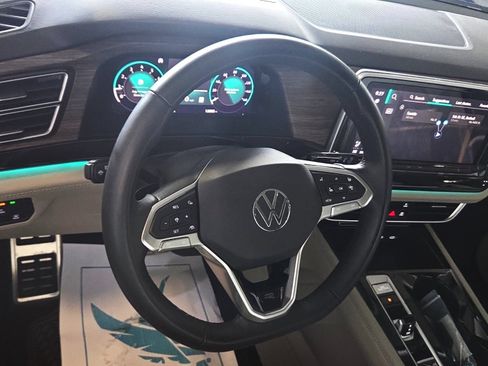 Used 2025 Volkswagen Atlas SEL Premium R-Line AWD/4WD image 11