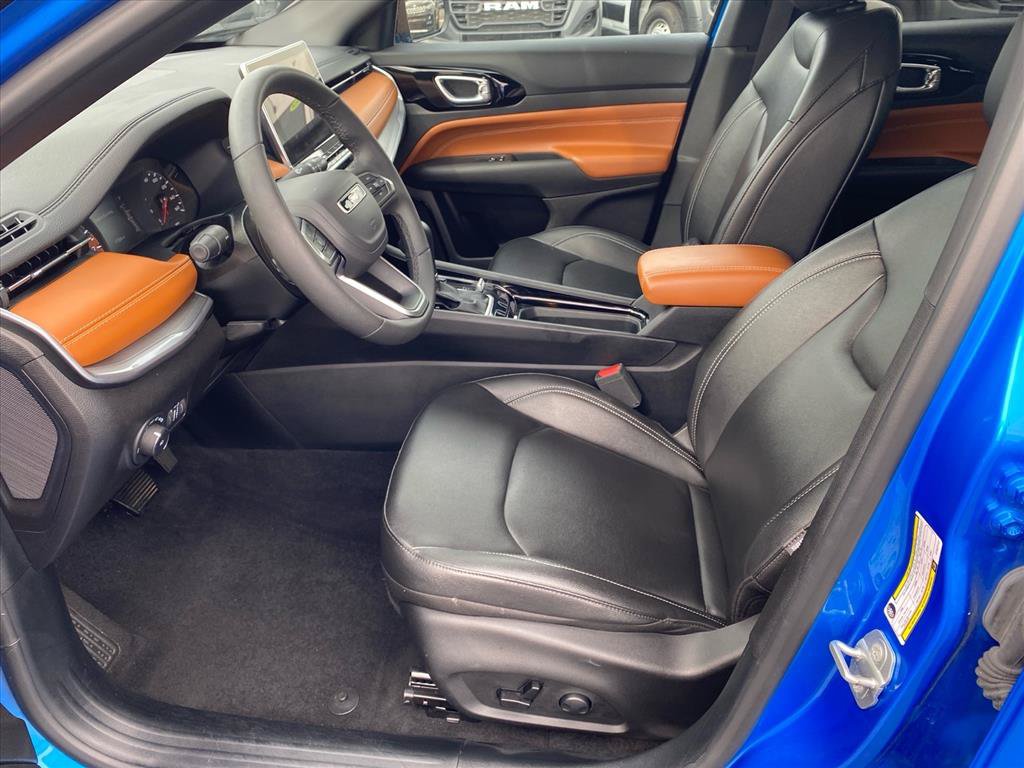 Used 2025 Jeep Compass Limited AWD/4WD image 9