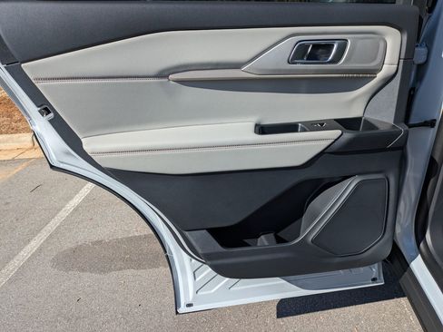 New 2026 Ford Explorer Active w/ Active Comfort Package image 24