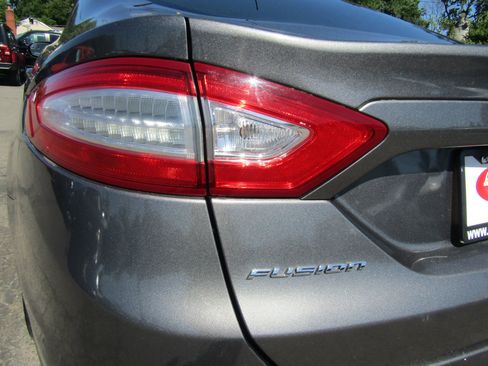 Used 2013 Ford Fusion SE FWD image 10
