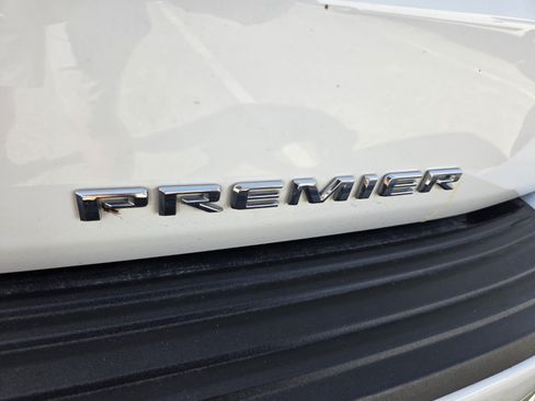 Used 2022 Chevrolet Tahoe Premier RWD image 4