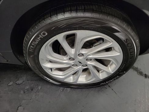 Used 2022 Chevrolet Bolt EUV LT w/ Comfort Package image 11