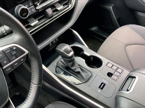 Certified 2024 Toyota Highlander LE image 16