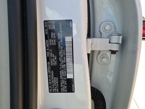 Used 2022 Volvo XC60 B5 Momentum image 30