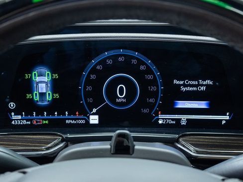 Used 2022 Cadillac Escalade Premium Luxury image 2