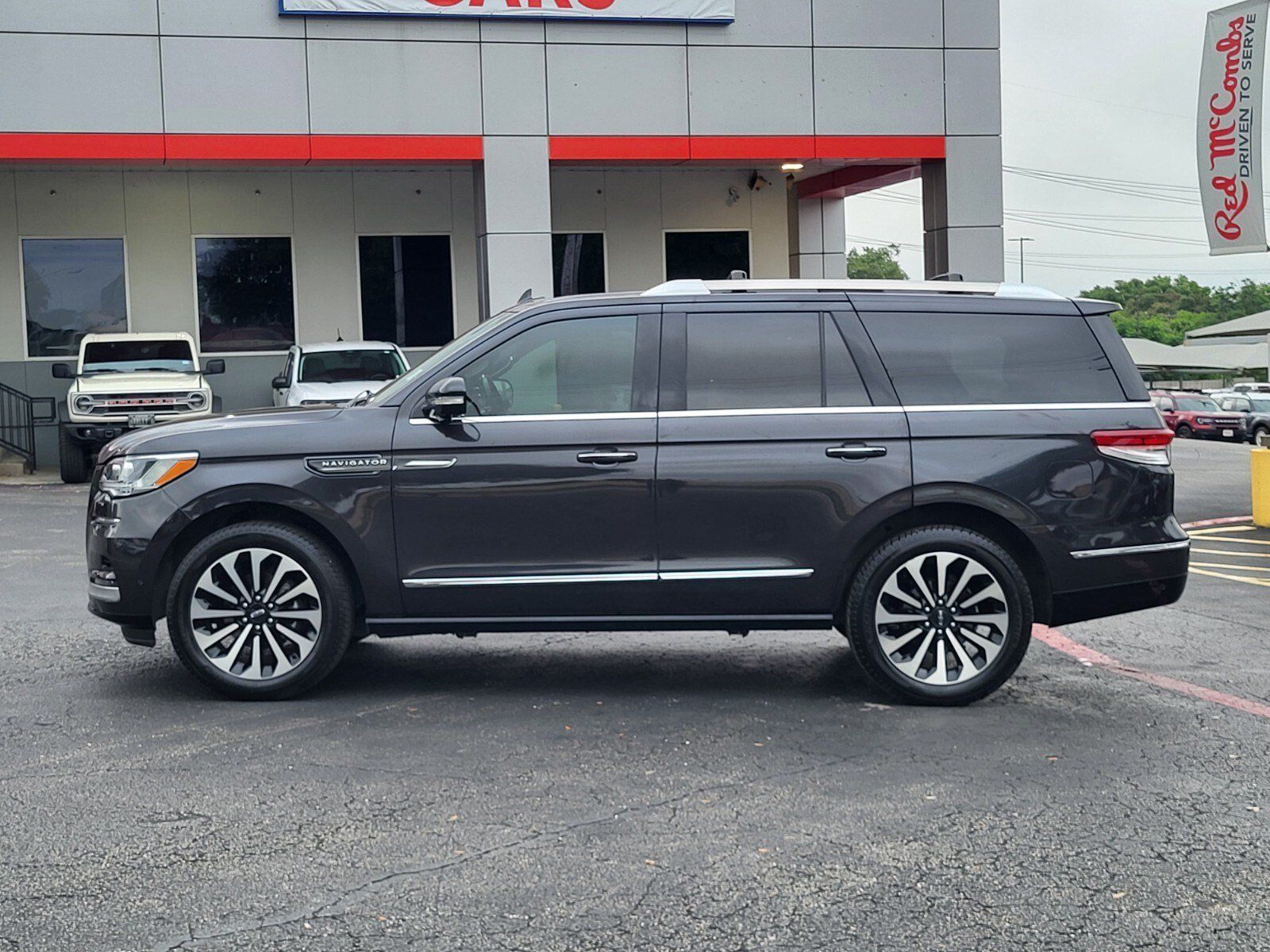 Used 2024 Lincoln Navigator Reserve AWD/4WD image 6