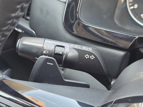 Used 2023 Nissan Pathfinder SL w/ Lighting Package (N92) image 37