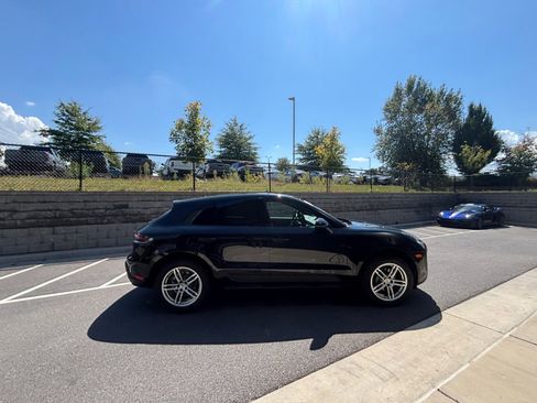 Certified 2024 Porsche Macan image 10