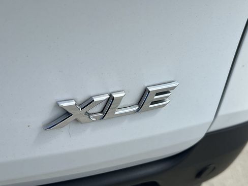 Used 2025 Toyota Sienna XLE FWD image 5