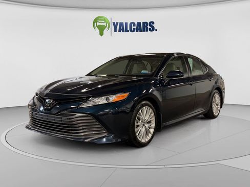 Used 2018 Toyota Camry XLE FWD image 1