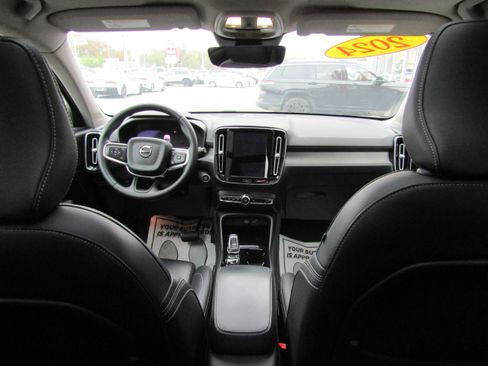 Used 2024 Volvo XC40 B5 Plus AWD/4WD image 25