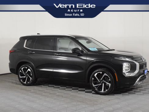 Used 2024 Mitsubishi Outlander SEL image 1