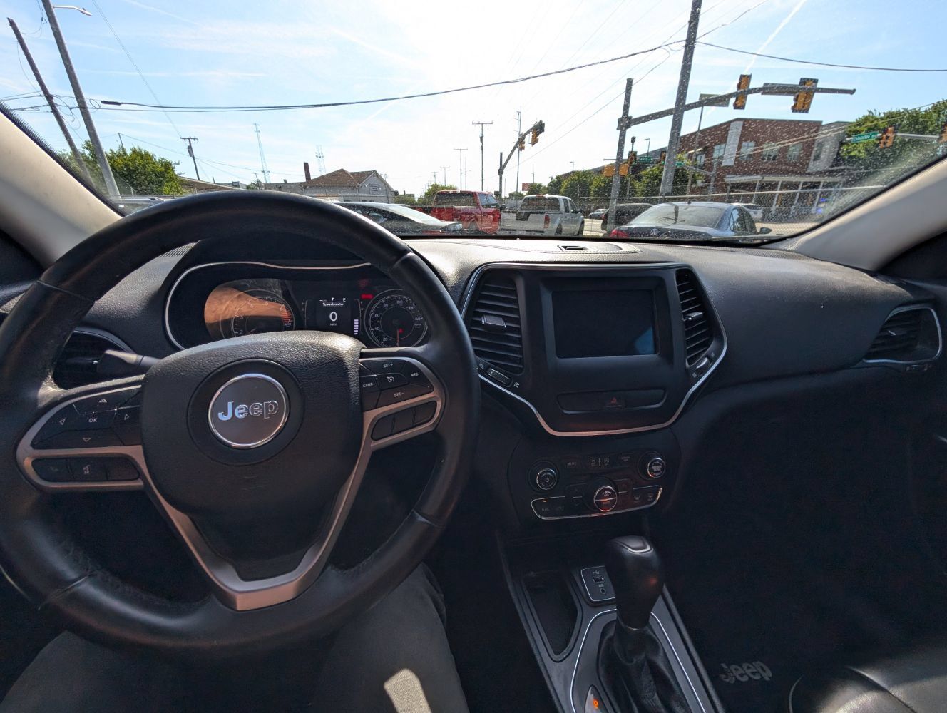 Used 2019 Jeep Cherokee Latitude Plus w/ Comfort/Convenience Group FWD image 21