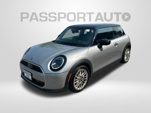 Used 2025 MINI Cooper 2-Door Hardtop FWD image 1