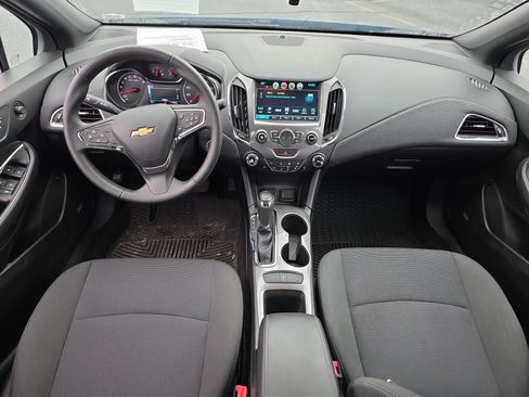 Used 2017 Chevrolet Cruze LT w/ Sun And Sound Package image 11