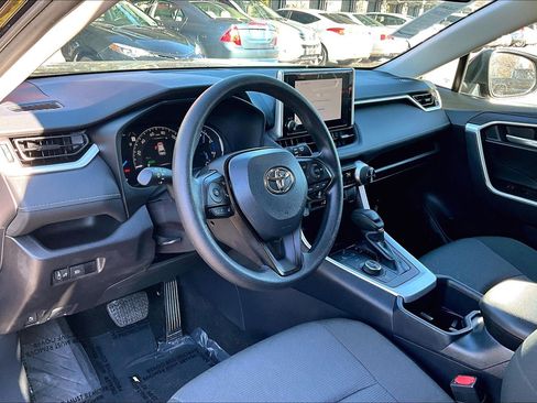 Used 2025 Toyota RAV4 XLE image 13