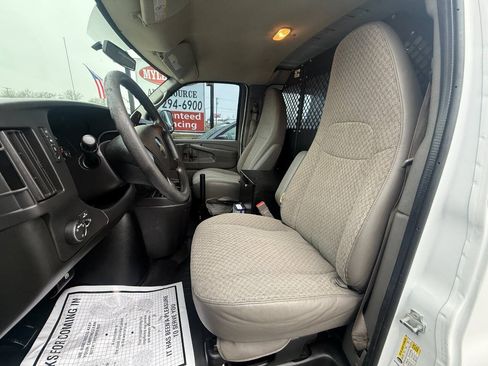 Used 2015 Chevrolet Express 2500 RWD image 8