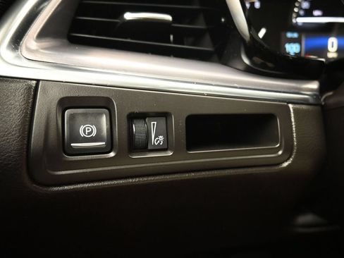 Used 2018 Cadillac XT5 Luxury w/ Driver Awareness Package FWD image 28
