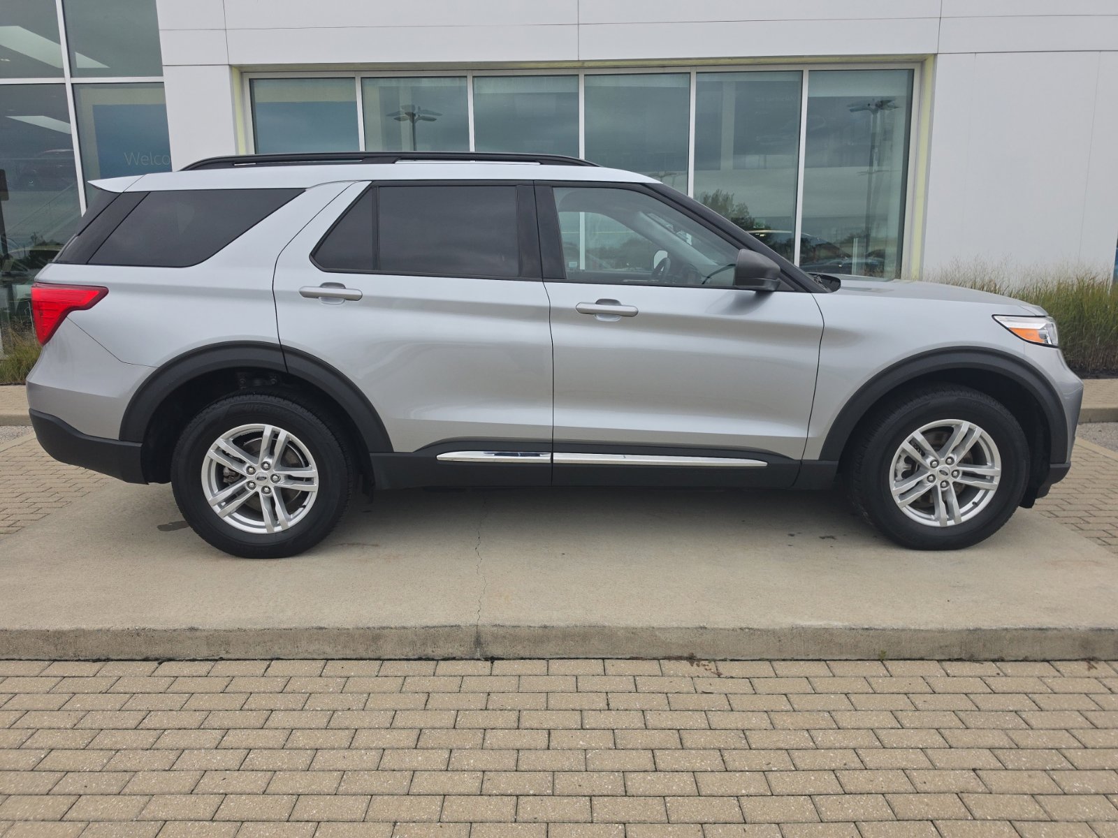 Used 2023 Ford Explorer XLT w/ Equipment Group 202A AWD/4WD image 9
