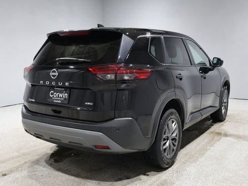 Used 2022 Nissan Rogue S image 2