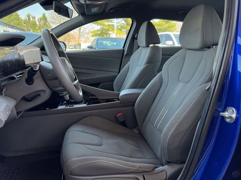 Used 2023 Hyundai Elantra SEL w/ Convenience Package image 12