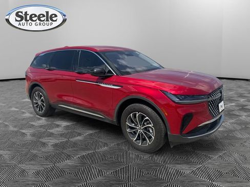 Used 2025 Lincoln Nautilus Premier AWD/4WD image 7