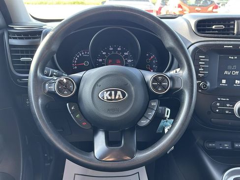 Used 2018 Kia Soul + FWD image 13