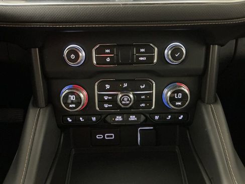 Used 2023 GMC Yukon AT4 w/ AT4 Premium Plus Package AWD/4WD image 12