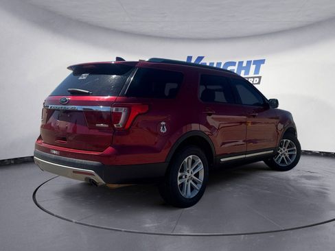 Used 2016 Ford Explorer XLT w/ Equipment Group 202A FWD image 5