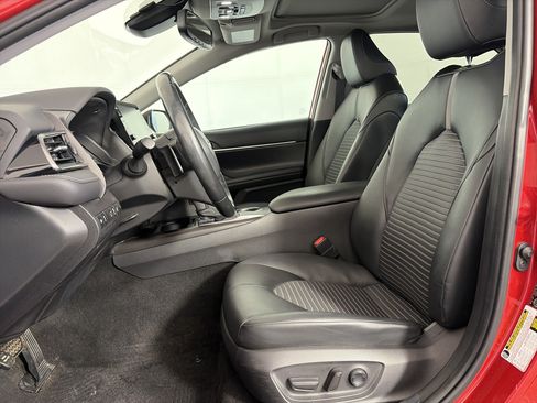 Used 2021 Toyota Camry SE FWD image 6