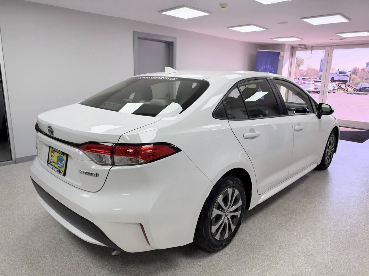 Used 2022 Toyota Corolla LE FWD image 3
