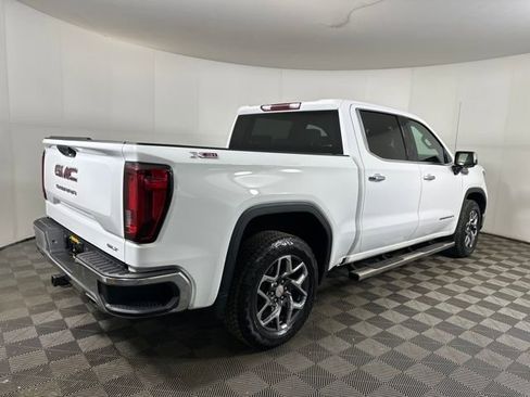 Used 2023 GMC Sierra 1500 SLT w/ SLT Convenience Package image 3