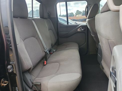 Used 2015 Nissan Frontier SV RWD image 5