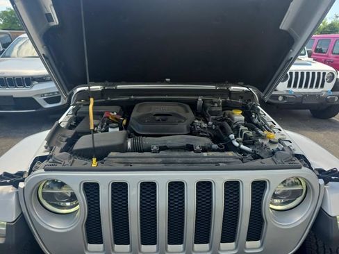 Used 2022 Jeep Wrangler Unlimited Sahara w/ LED Lighting Group AWD/4WD image 11