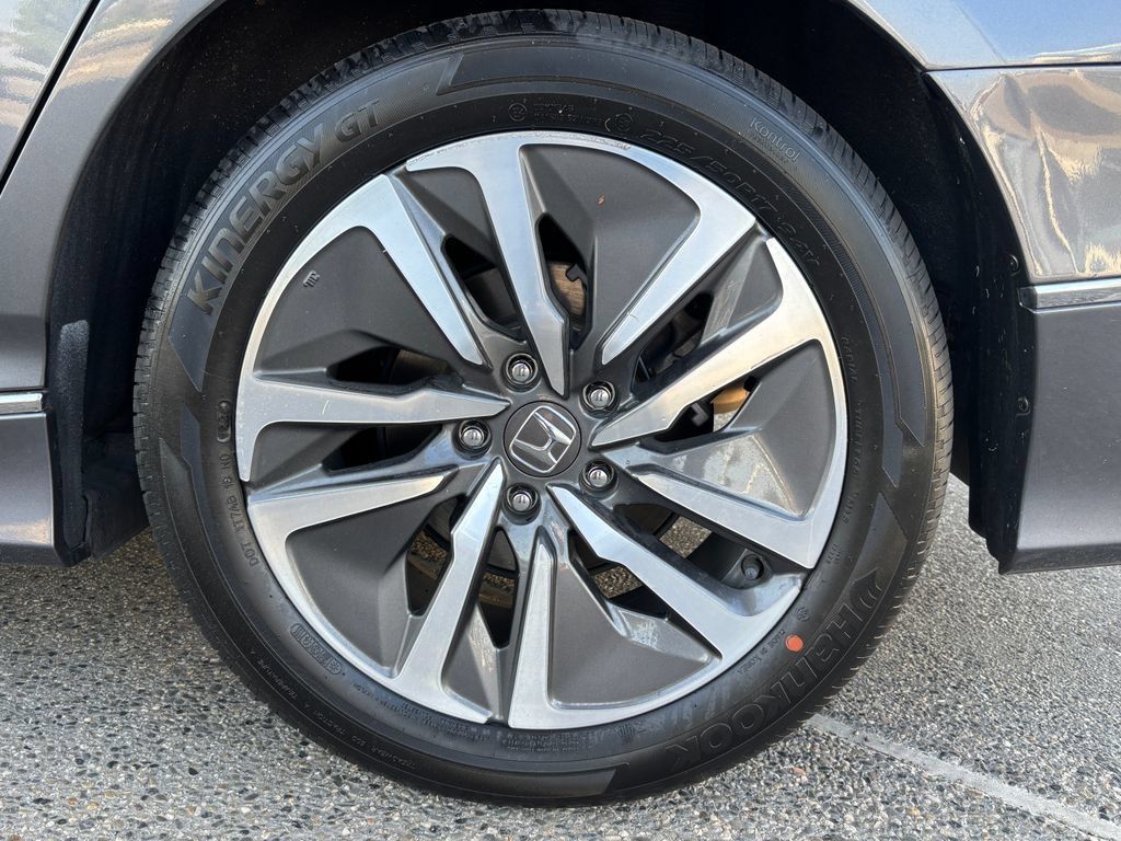 Used 2018 Honda Accord EX image 32
