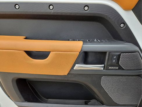 Used 2024 Land Rover Defender 110 X-Dynamic SE image 21