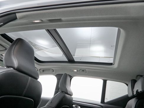 Certified 2024 Volvo XC40 B5 Plus w/ Protection Package Premier image 23