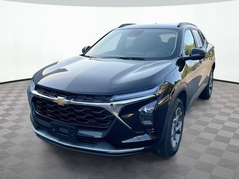 Used 2025 Chevrolet Trax LT w/ LT Convenience Package FWD image 1