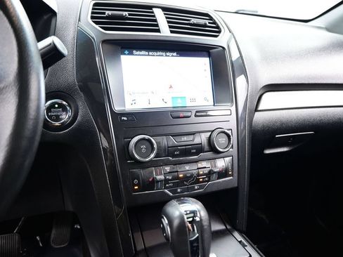 Used 2022 Toyota Venza XLE AWD/4WD image 19