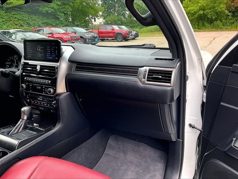 Used 2023 Lexus GX 460 Luxury w/ Sport Design Package AWD/4WD image 13