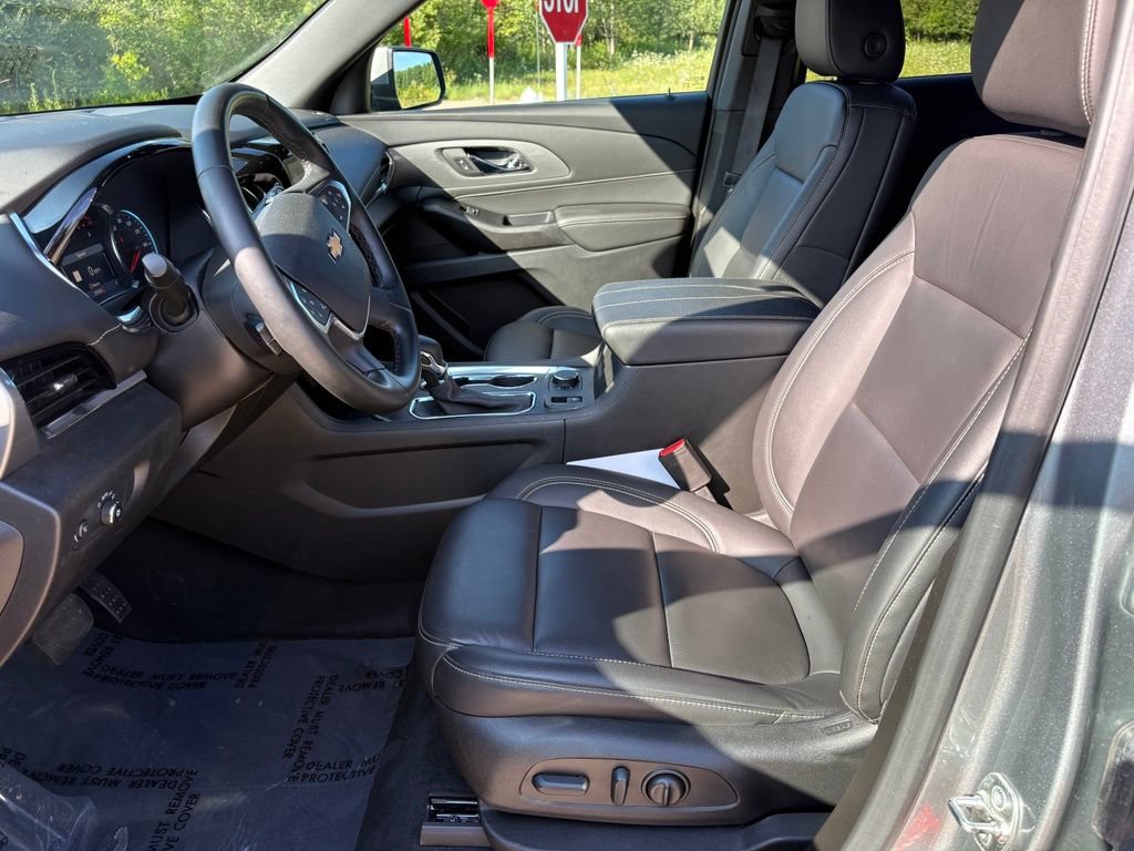 Used 2023 Chevrolet Traverse LT w/ LT Premium Package AWD/4WD image 17