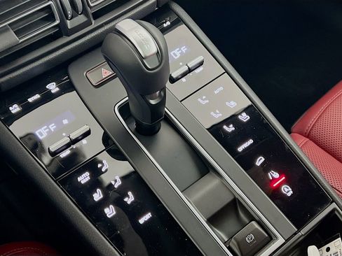 New 2026 Porsche Macan image 18