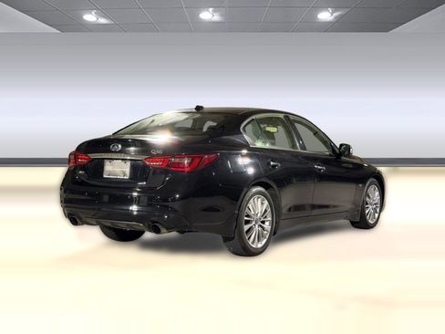 Used 2018 INFINITI Q50 Luxe w/ Essential Package (3.0T Luxe) AWD/4WD image 9