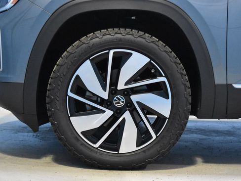 Used 2024 Volkswagen Atlas SEL AWD/4WD image 26