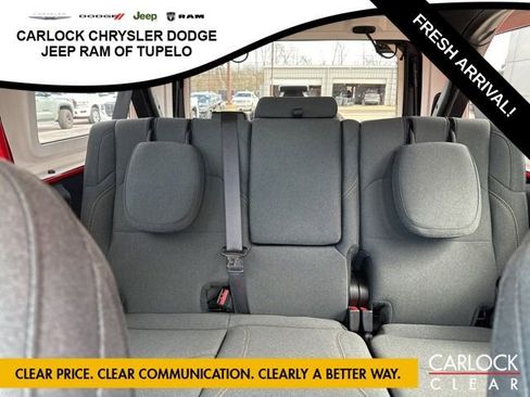 Used 2025 Jeep Wrangler Sahara image 16